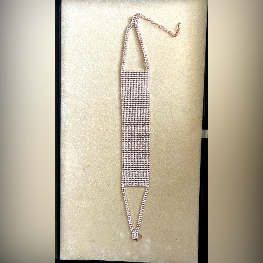 Crystal Collar with smaller Crystals
