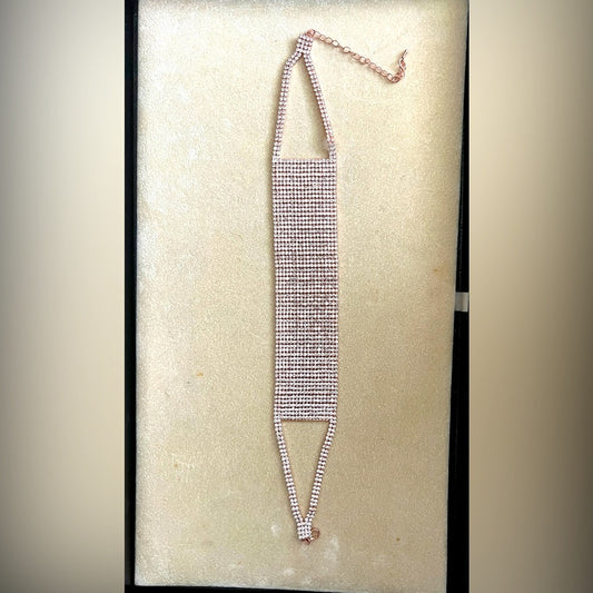 Crystal Collar with smaller Crystals