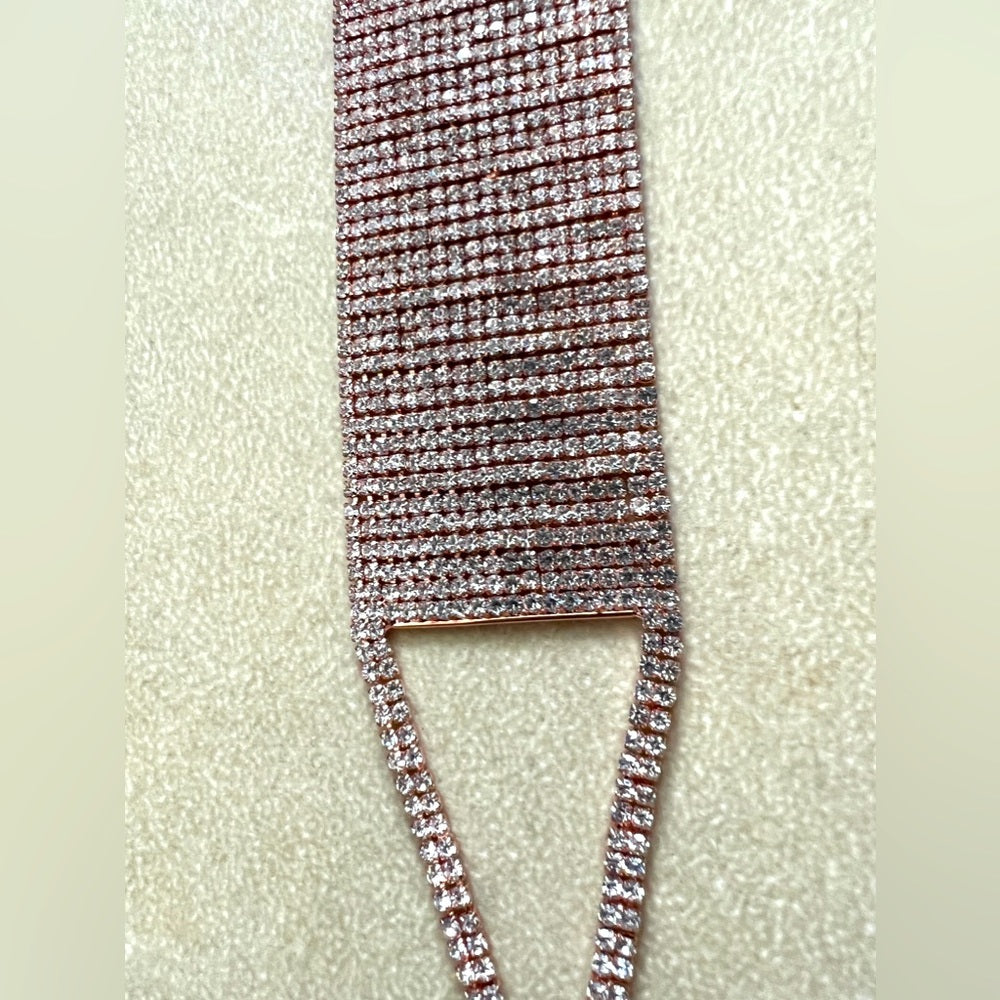 Crystal Collar with smaller Crystals