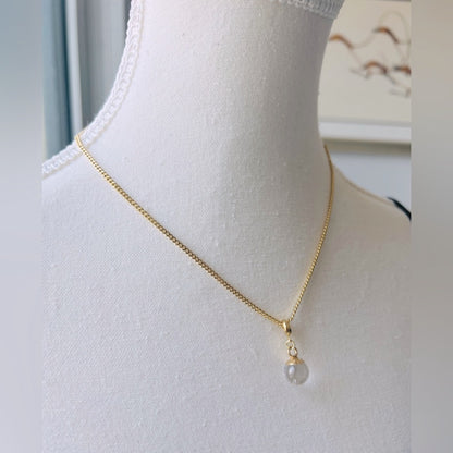 Dainty 18kt Gold Plated Curb Chain with Crystal Quartz