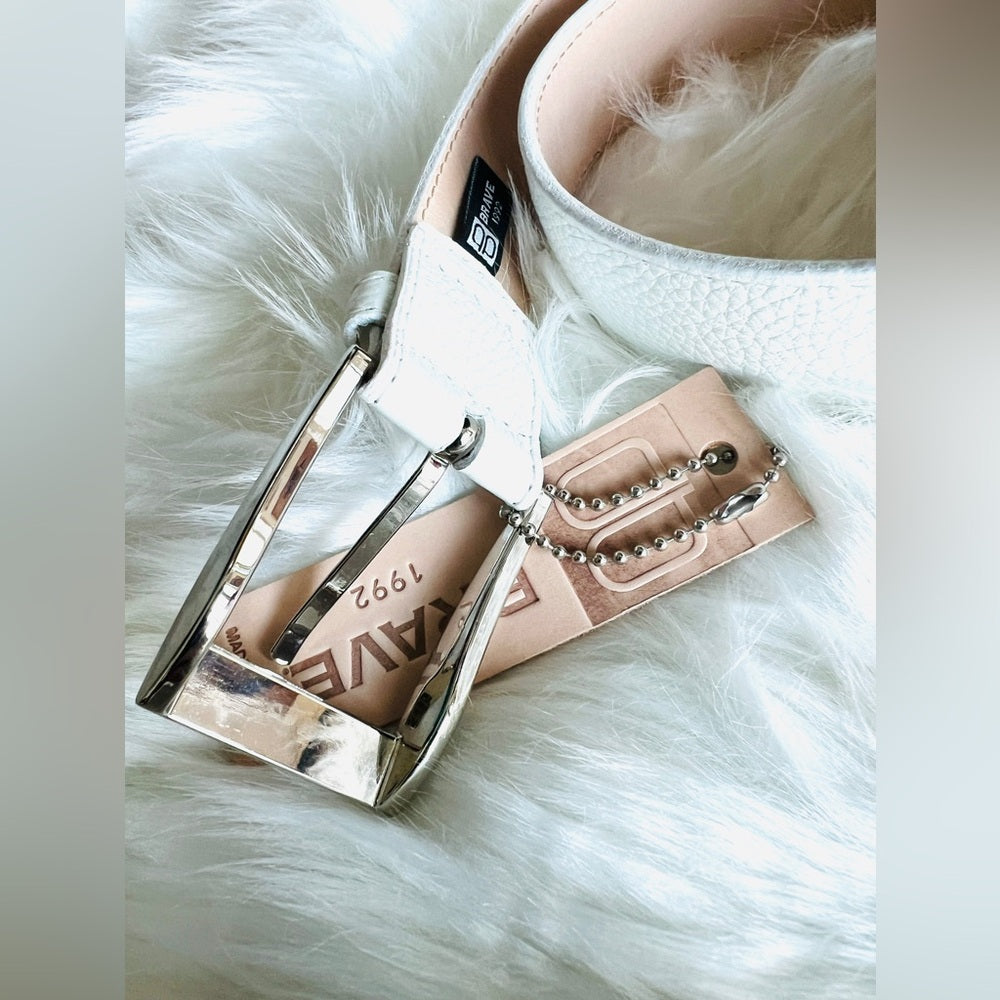 🇨🇦 Brave Leather Collection - White Pebble Style with silver buckle