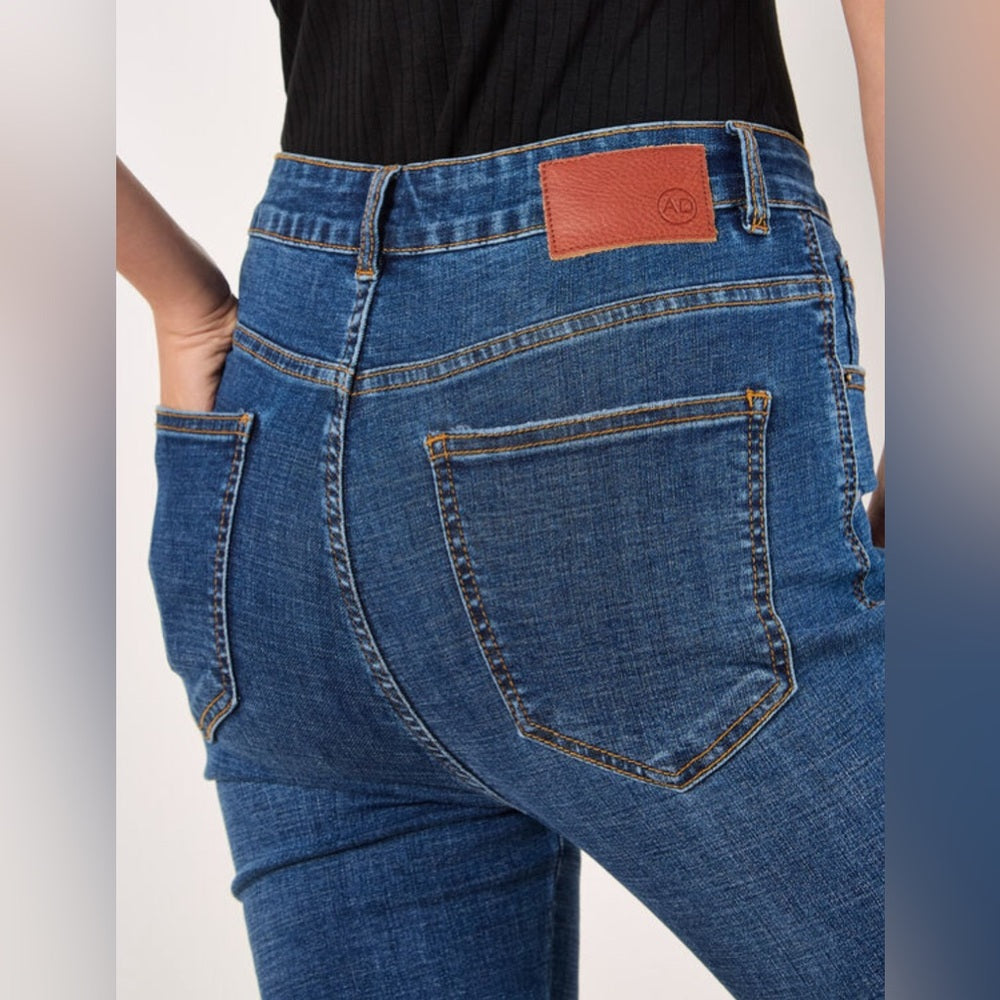 🍑Apricot- Sara Skinny Fit Capri Jeans (waist 26” stretch 28”)