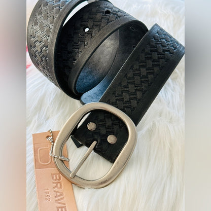🇨🇦 Brave Leather Collection - WILONA Black etched Leather with Silver …