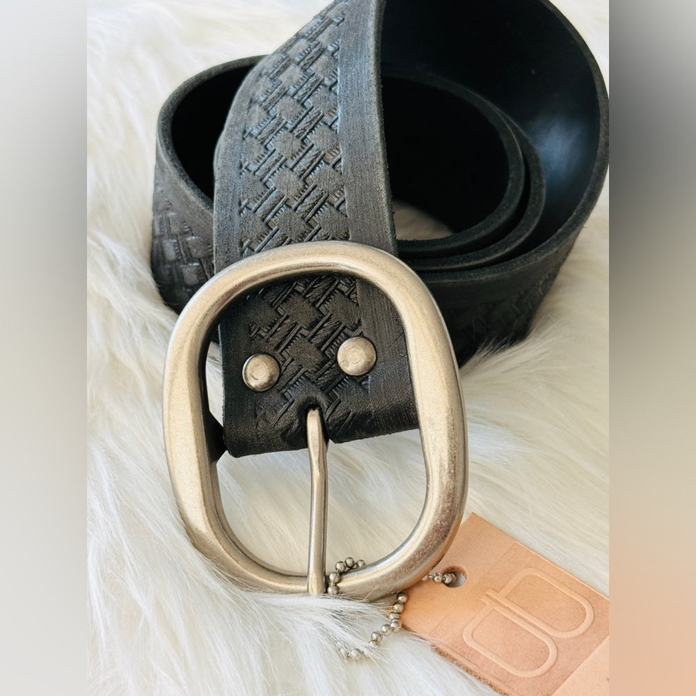 🇨🇦 Brave Leather Collection - WILONA Black etched Leather with Silver …