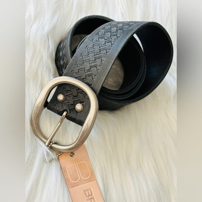 🇨🇦 Brave Leather Collection - WILONA Black etched Leather with Silver …