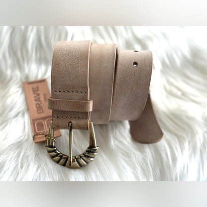 🇨🇦 Brave Leather Collection - Beige Leather with Gold Deco