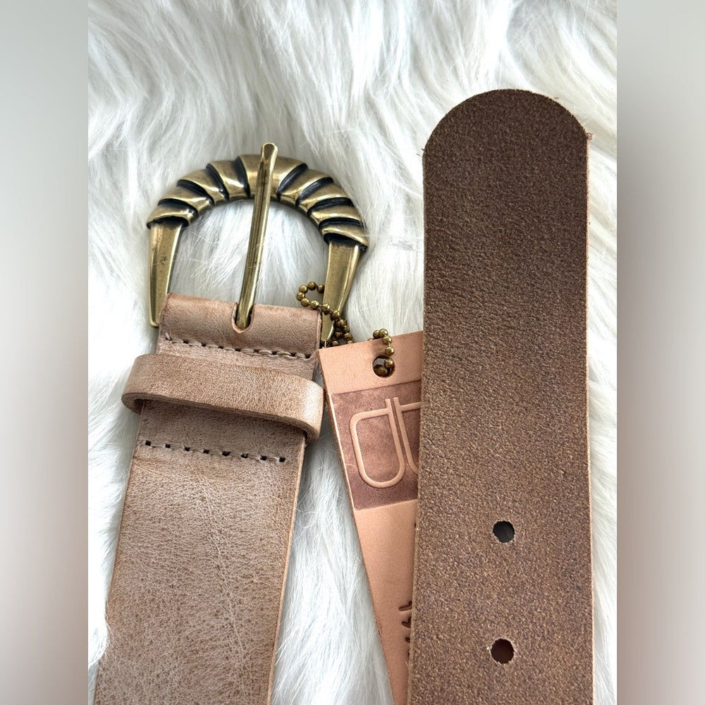 🇨🇦 Brave Leather Collection - Beige Leather with Gold Deco