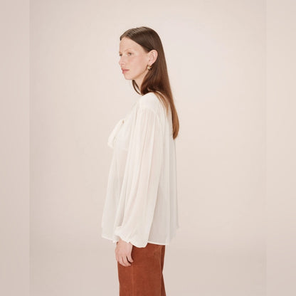 TIE-NECK BLOUSE ECRU
SPLENDIDE