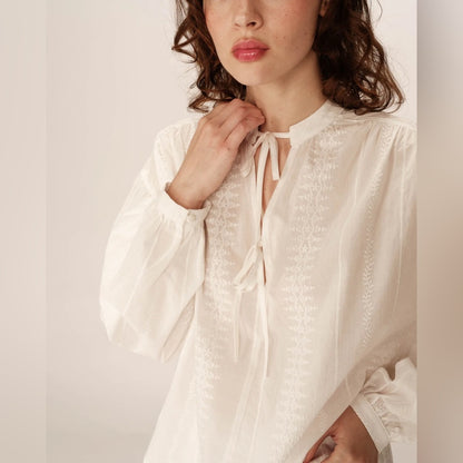 Grace & Mila - EMBROIDERED COLLAR
BLOUSE ECRU PERSIA