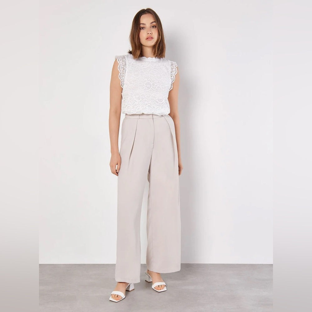 APRICOT 🍑 Lace Flutter Sleeve- White