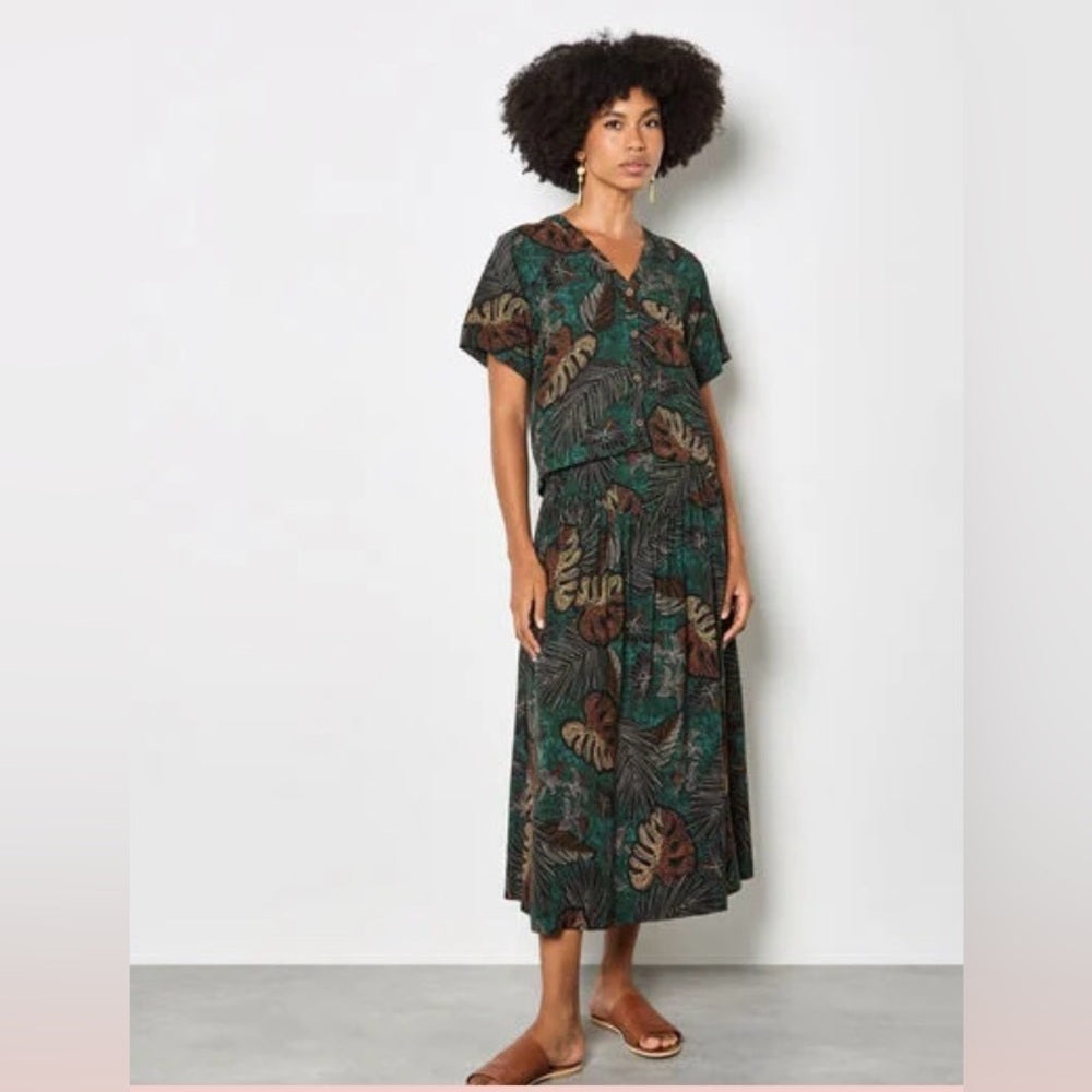 APRICOT 🍑- Tropical Leaf Print Button Front Top in Teal and Brown