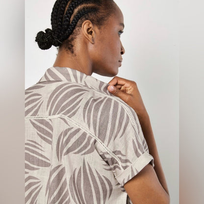 Apricot 🍑 - Chic in Linen Shell Shirt in Green