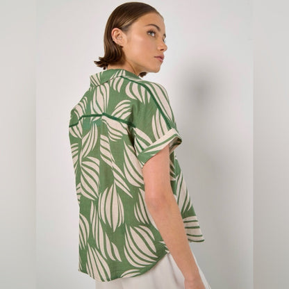 Apricot 🍑 - Chic in Linen Shell Shirt in Green