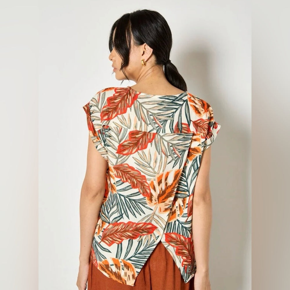 Apricot 🍑  - Patterned Top