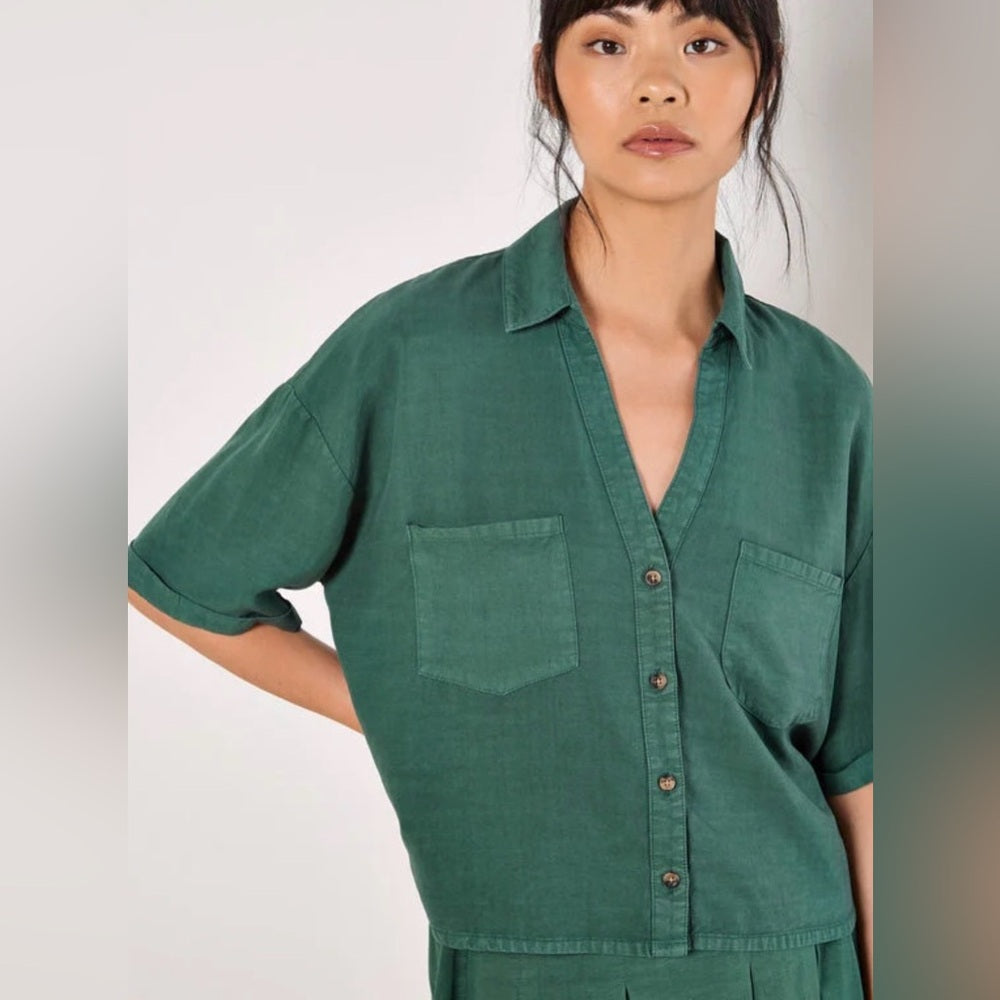 Apricot 🍑 - Green Button-Front top Set -