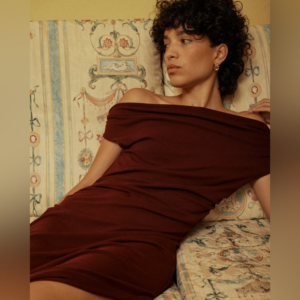 Grace & Mila - FITTED MAXI DRESS WITH ASYMMETRIC NECKLINE CHERRY VANITY