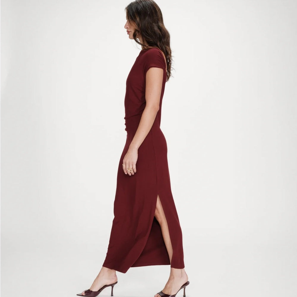 Grace & Mila - FITTED MAXI DRESS WITH ASYMMETRIC NECKLINE CHERRY VANITY