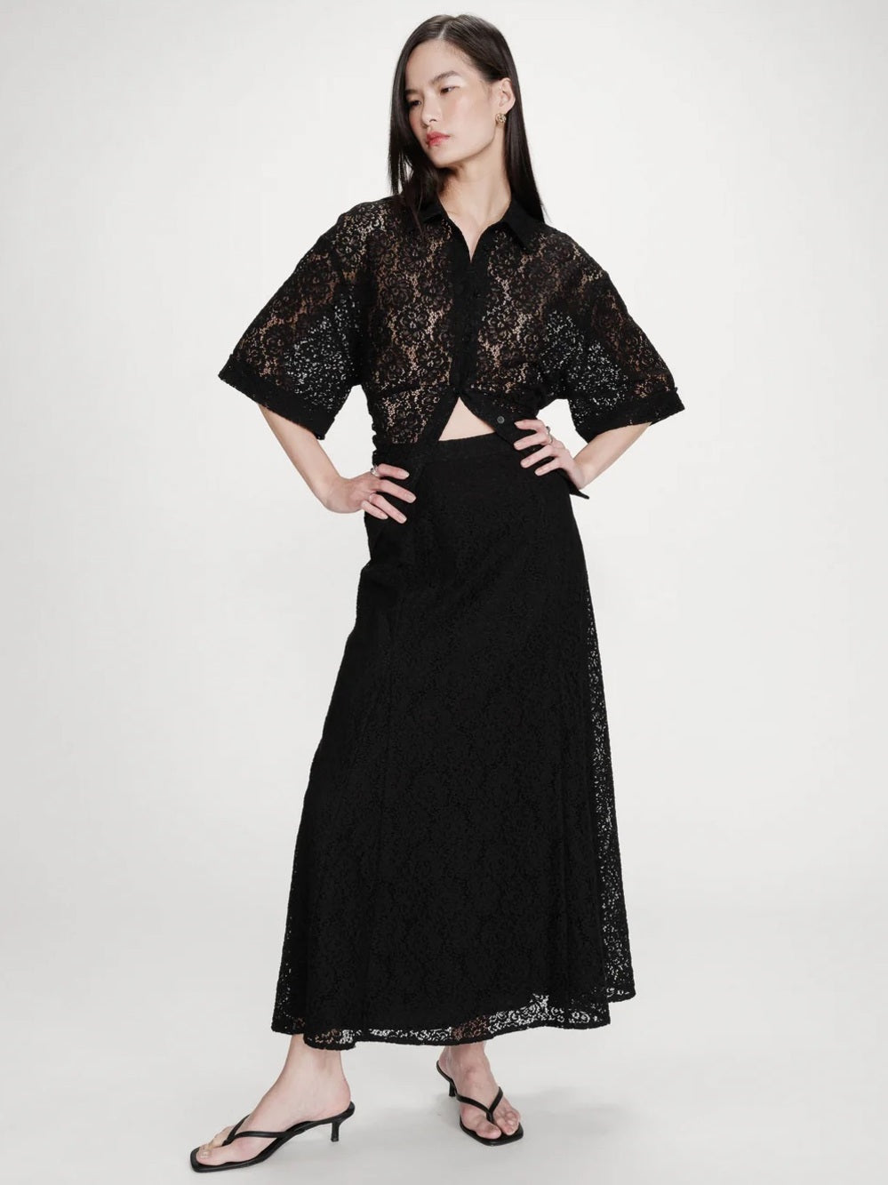 Grace & Mila - FLARED LONG LACE SKIRT
Black VISENYA
