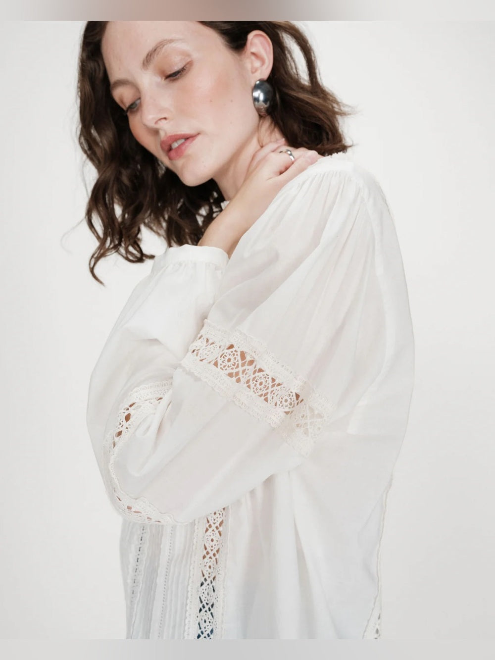 Grace & Mila - Velma Round Blouse