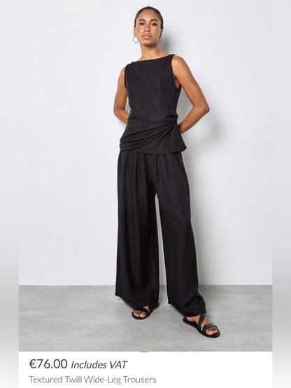 Apricot 🍑- Wide-Leg Black Pants - Sleek Sleeveless Design