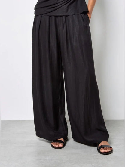 Apricot 🍑- Wide-Leg Black Pants - Sleek Sleeveless Design